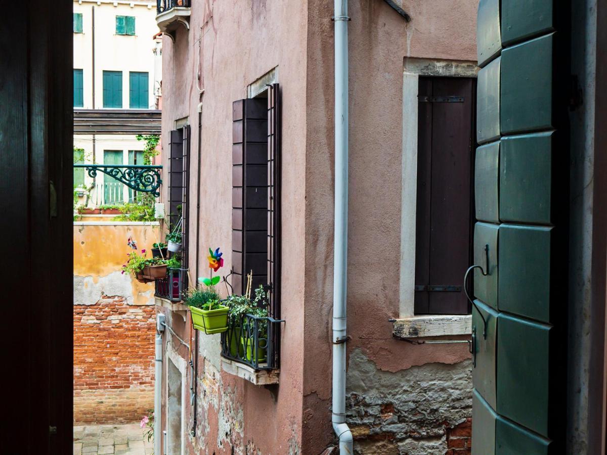 Love Island Venice Exterior photo
